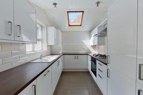 6 bedroom house to rent, Kimbolton Avenue, Nottingham NG7