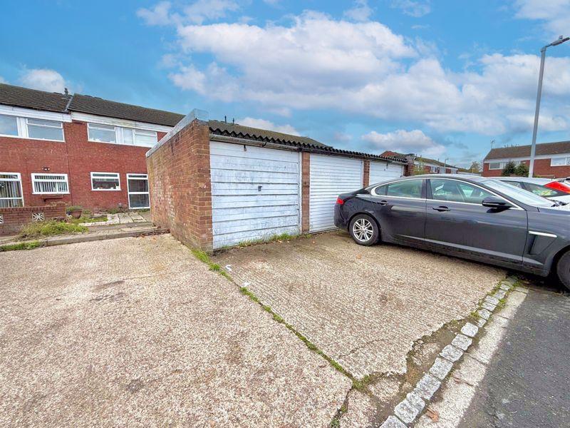Drive/Garage