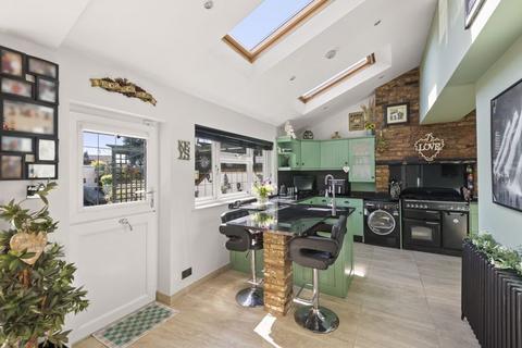 5 bedroom semi-detached house for sale, Kingshill Avenue, Northolt
