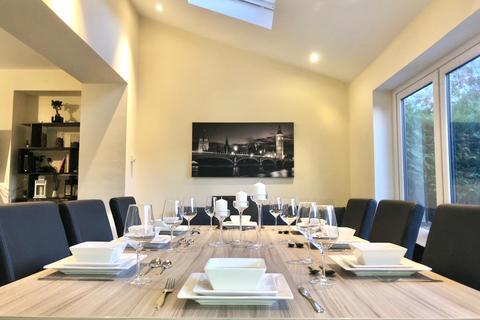 6 bedroom semi-detached house for sale, Sparrows Lane, London SE9