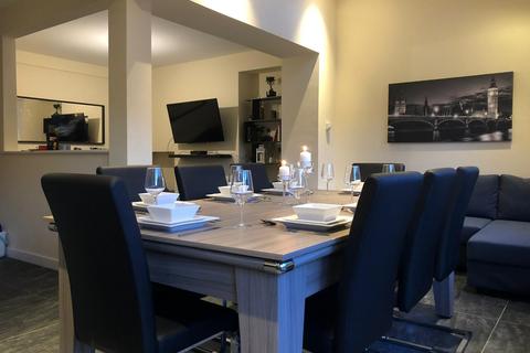 6 bedroom semi-detached house for sale, Sparrows Lane, London SE9