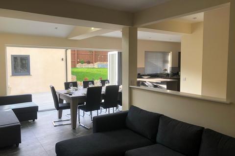 6 bedroom semi-detached house for sale, Sparrows Lane, London SE9
