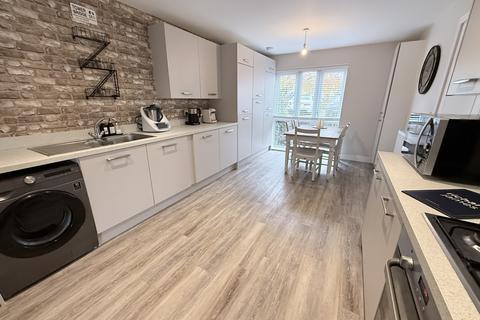 3 bedroom end of terrace house for sale, Trevelyan Road, Swindon, SN3