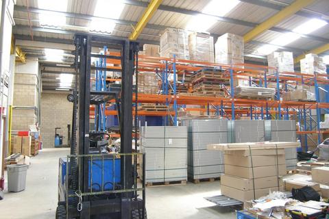 Warehouse to rent, 15-16 Mead Park Industrial Estate Harlow CM20 2SE