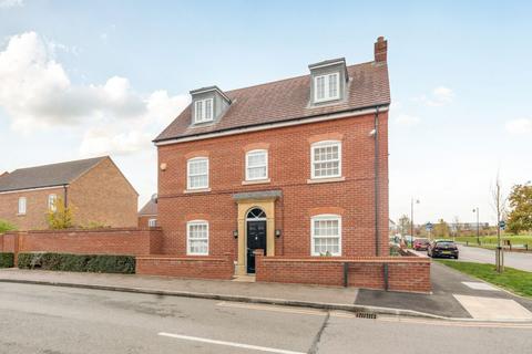 4 bedroom semi-detached house for sale, Lewis Close, Bedford