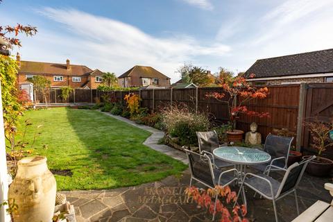 undefined, Hevers Avenue, Horley RH6