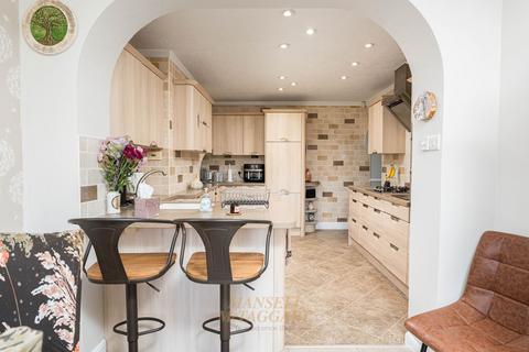 undefined, Hevers Avenue, Horley RH6