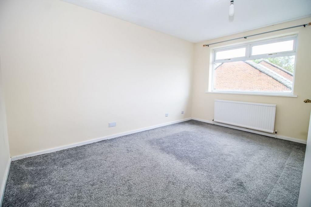 Bedroom 1 pic 2