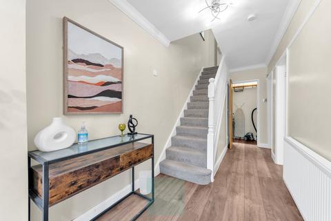 4 bedroom semi-detached house to rent, Windermere Avenue, Hornchurch