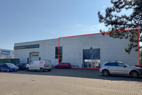 Distribution warehouse to rent, Snowdon Dr Milton Keynes MK6 1BU