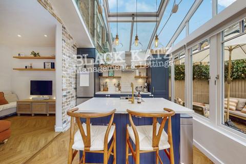 undefined, SW11