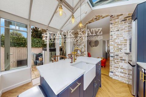 undefined, SW11