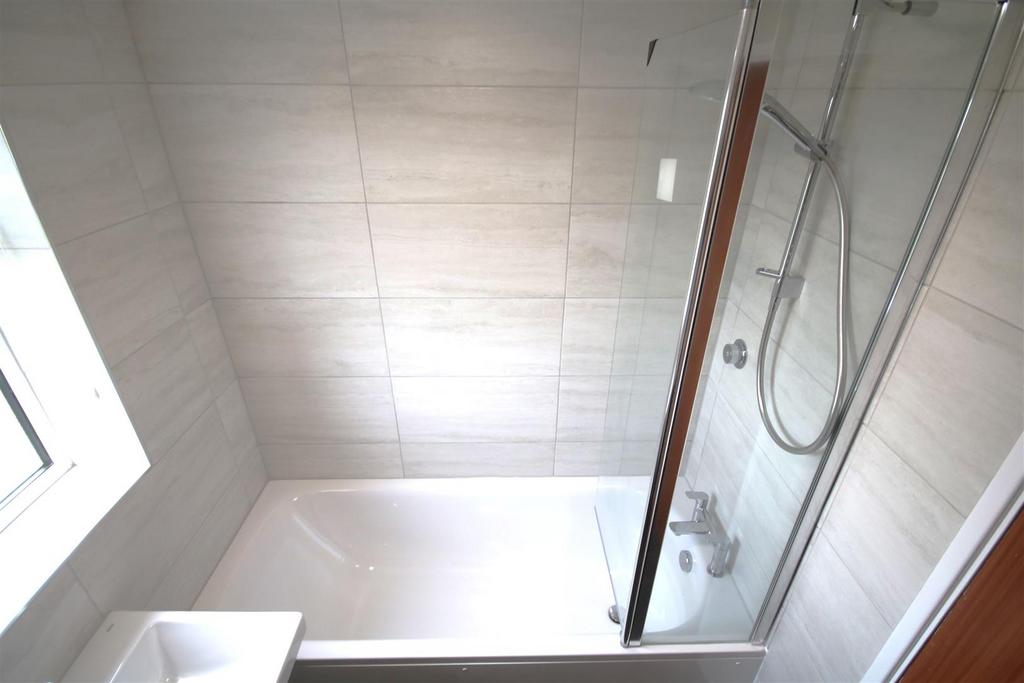 Bathroom 3.JPG
