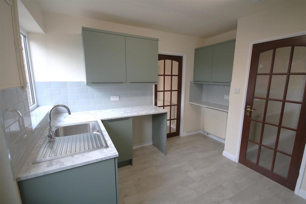 Kitchen b.JPG