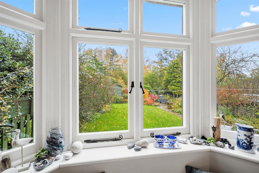 Bay window to rear garden.jpg