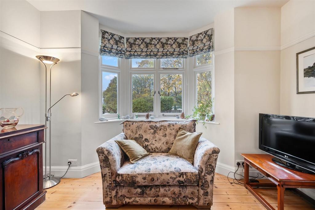 Sitting Room bay window.jpg