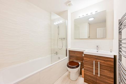 3 bedroom semi-detached house to rent, Manchester Road, Isle Of Dogs, London, E14