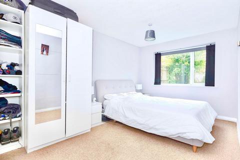 2 bedroom flat for sale, Hudson Close, Worthing, BN13