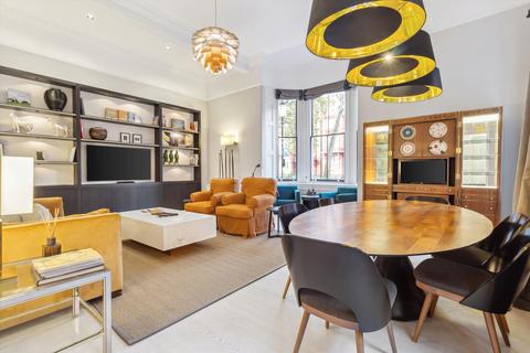 2 bedroom flat to rent, Cadogan Square, London, SW1X