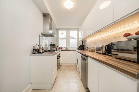2 bedroom flat for sale, Hemstal Road, London NW6