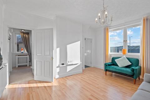 4 bedroom flat to rent, Parkhead Drive, Sighthill, Edinburgh, EH11