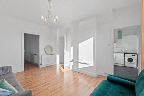 4 bedroom flat to rent, Parkhead Drive, Sighthill, Edinburgh, EH11