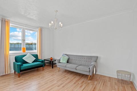 4 bedroom flat to rent, Parkhead Drive, Sighthill, Edinburgh, EH11
