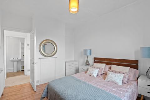 4 bedroom flat to rent, Parkhead Drive, Sighthill, Edinburgh, EH11