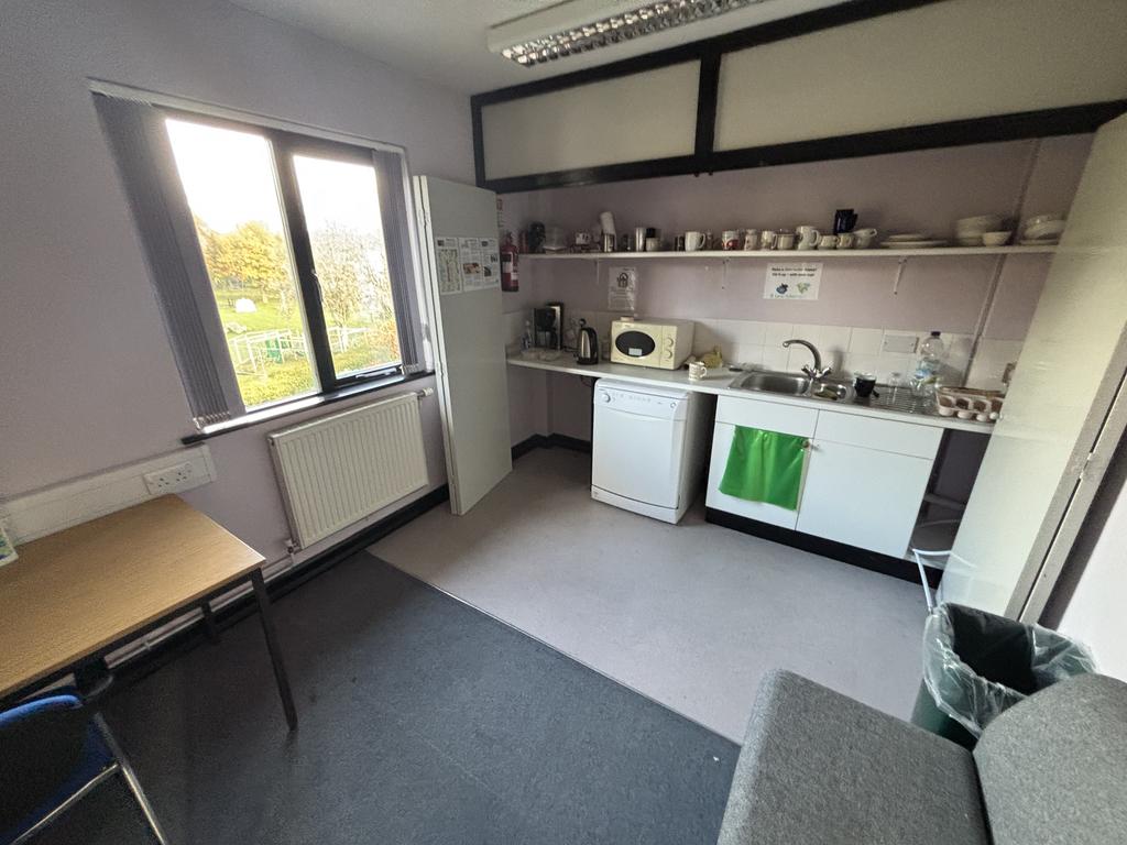 Kitchen (second floor)