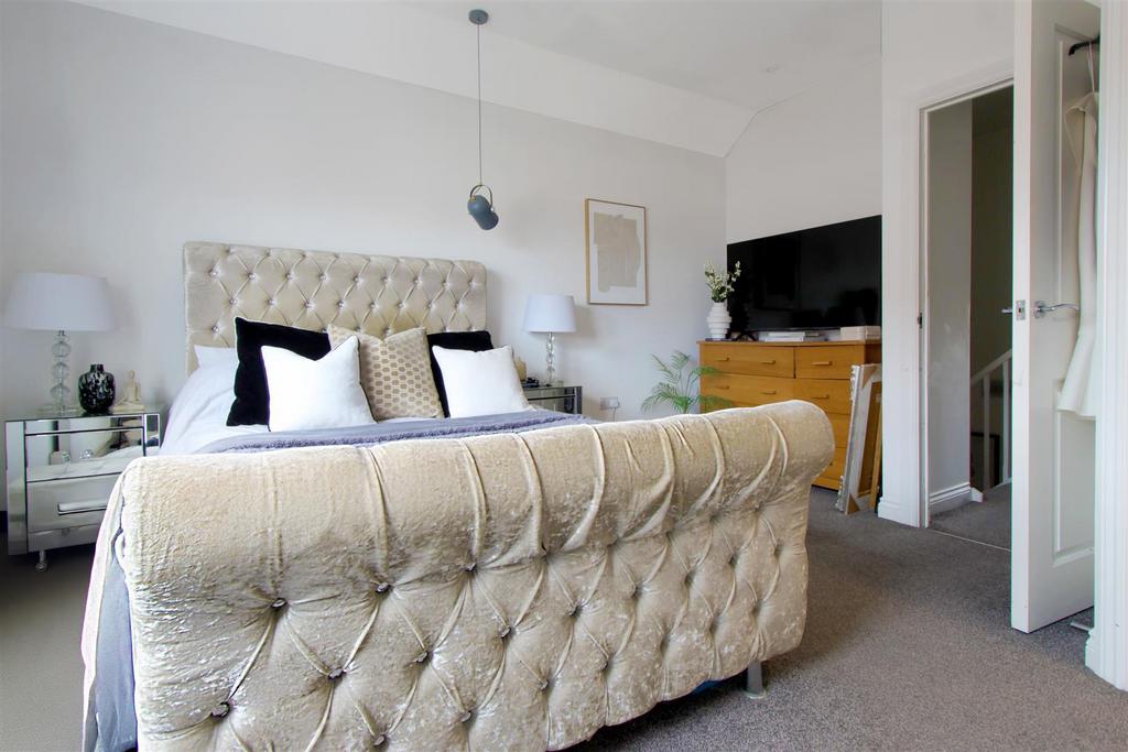 Bedroom 1.jpg