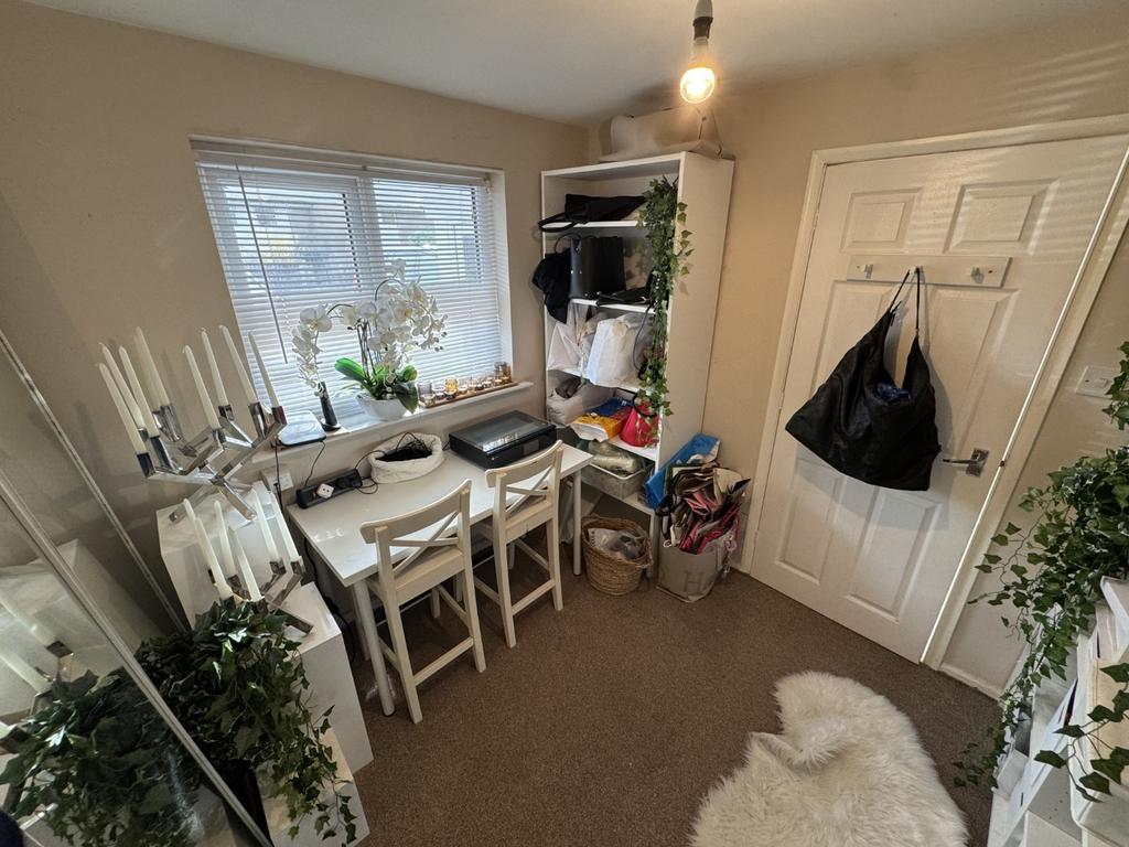 Front Bedroom 2 /Office/Study