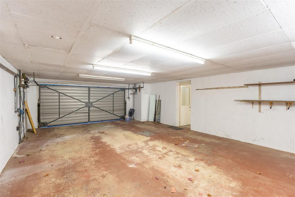Triple Garage