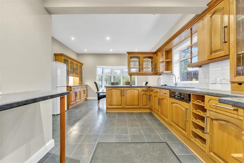 3 bedroom detached house to rent, Angus Close, Leicester LE7