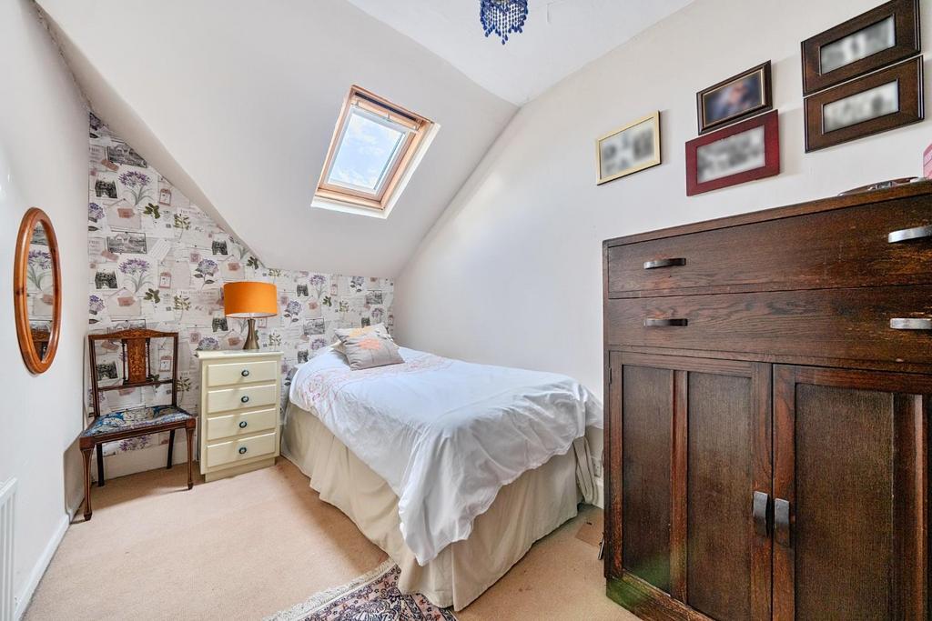 Bedroom 6.jpg