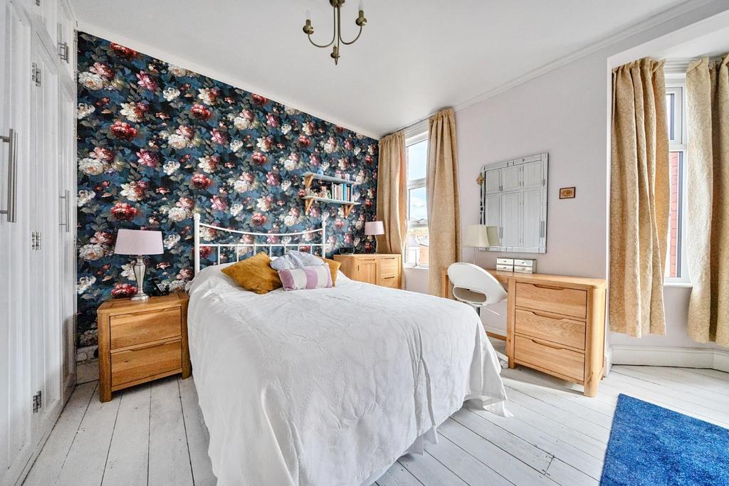 Bedroom 1.jpg