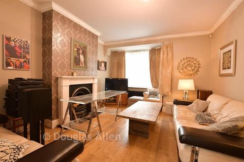 3 bedroom terraced house for sale, Grove Road, Romford RM6