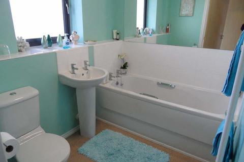2 bedroom flat for sale, Severn View, Larch Way