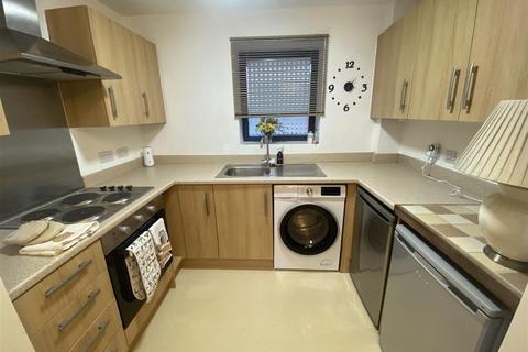 2 bedroom flat for sale, Severn View, Larch Way