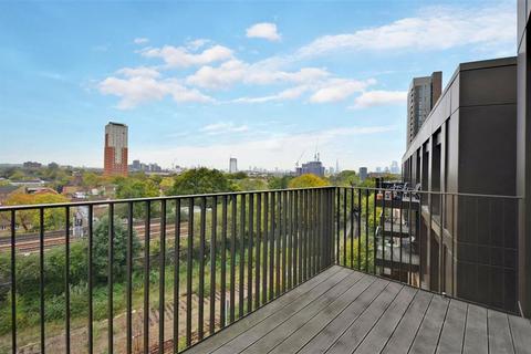 2 bedroom flat for sale, Moulding Lane, London SE14