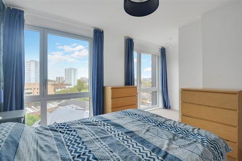 2 bedroom flat for sale, Moulding Lane, London SE14