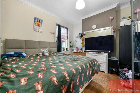 3 bedroom maisonette for sale, Stonebridge