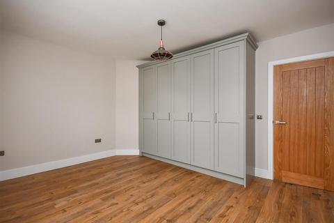 7 Planks Lane, Wombourne, Wolverhampton, WV5 9HE