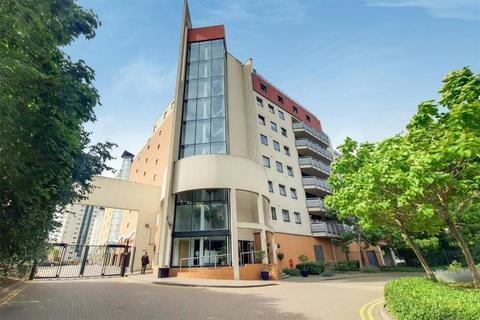 3 bedroom apartment to rent, Wards Wharf Approach, Royal Victoria Docks, Silver Town E16
