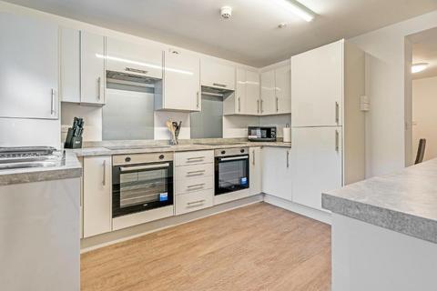 Mixed use to rent, Kingslsey Road, Maidstone, Kent, ME15 7UW