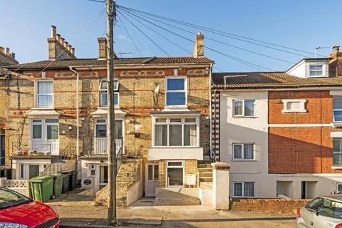 Mixed use to rent, Kingslsey Road, Maidstone, Kent, ME15 7UW