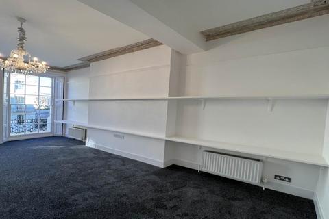 2 bedroom flat to rent, Oriental Place, Brighton,