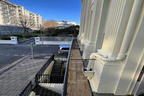2 bedroom flat to rent, Oriental Place, Brighton,