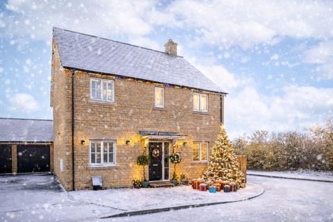 4 bedroom detached house for sale, Sungold Place, Carterton, Oxfordshire, OX18