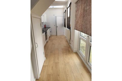 3 bedroom apartment to rent, Caledonian Road, London