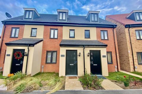 3 bedroom terraced house for sale, Burnham Crescent, Hampton Woods, Peterborough